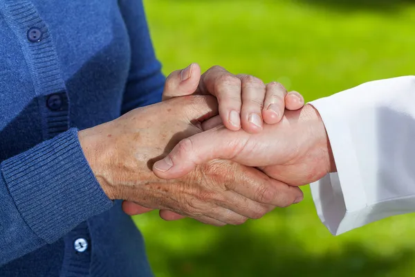 Stretta di mano, primo piano — Foto Stock