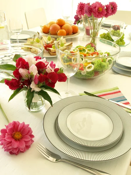 Flowers on party table — Stock Photo, Image