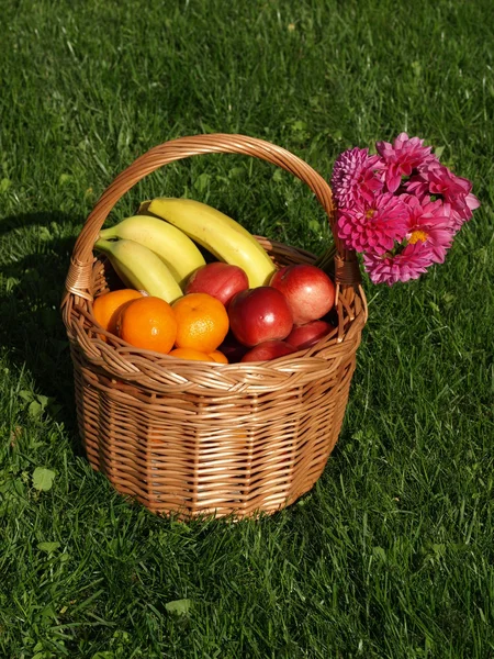 Basket of fruits — Stock Photo, Image