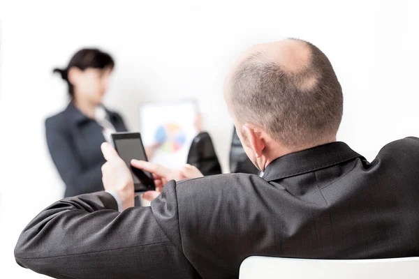 Chefe verificando as ordens — Fotografia de Stock