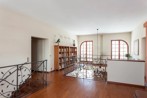 Elegant hus - eleganta mezzanine — Stockfoto