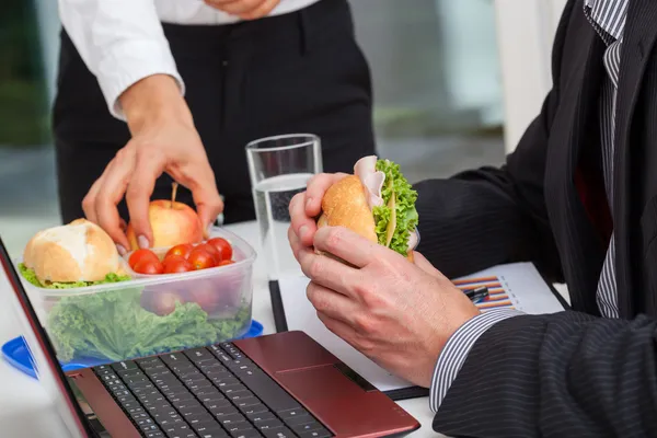 Gezonde lunch aan de balie — Stockfoto