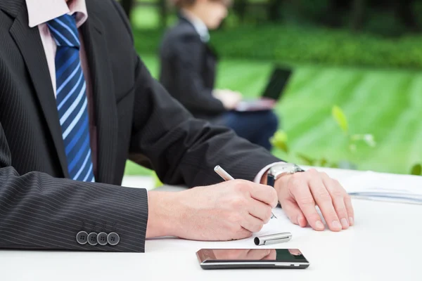 Trabajando al aire libre — Foto de Stock