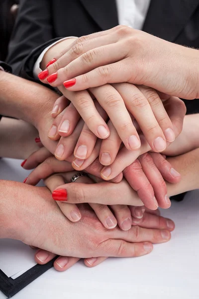 Manos de los empleados - equipo — Foto de Stock