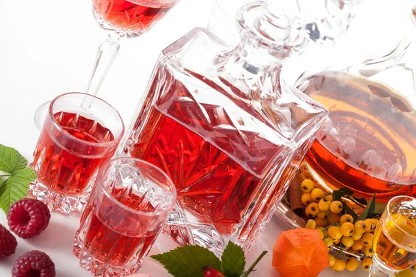 Liquori di rapsberry e rowanberry — Foto Stock