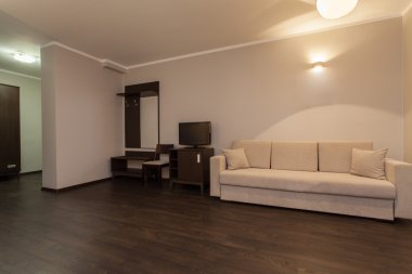 ormanlık otel - oturma odası