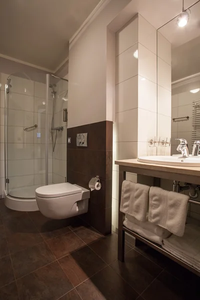 Woodland hotel - private bathroom — Stock Photo, Image