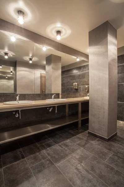 Woodland hotel - интерьер ванной комнаты — стоковое фото