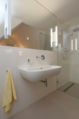 tuvaletlerinin içini