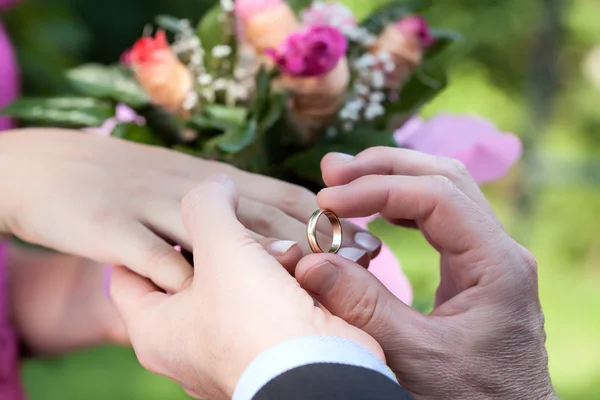 Свадебное кольцо — стоковое фото