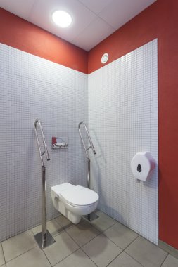 Engelliler için tuvalet