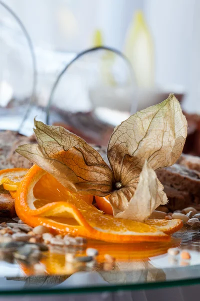 Decorazione arancione su piatto — Foto Stock