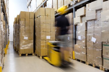 iş yerinde Forkliftler