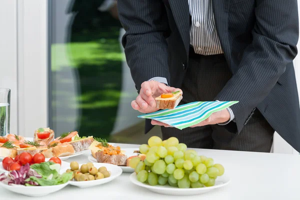 Affärslunch med färgglada snacks — Stockfoto