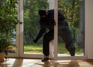 wchodząc przez balkon okna antywłamaniowe
