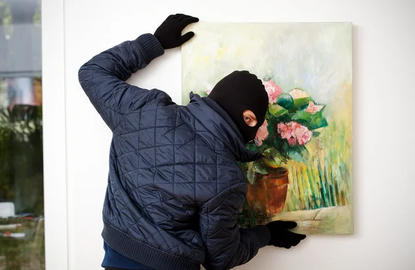 Stealing the work of art. — Stock Photo, Image