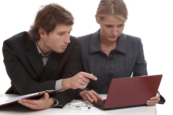 Paar während der Arbeit — Stockfoto