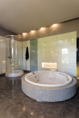 geniş banyo, Jakuzi