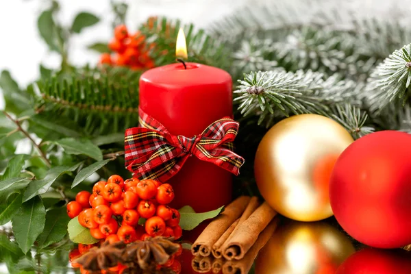 Candle, cinnamon and spruce — Stock Photo, Image