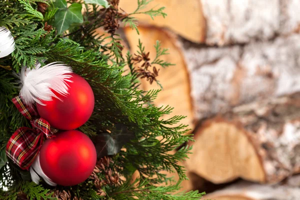 Albero di Natale e pezzi di legno — Foto Stock