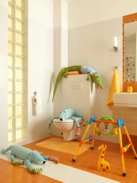 Niño colorido baño con juguetes —  Fotos de Stock