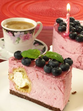 Yaban mersinli pasta