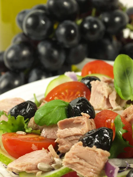 Tuna with black olives salad — Stock Photo, Image