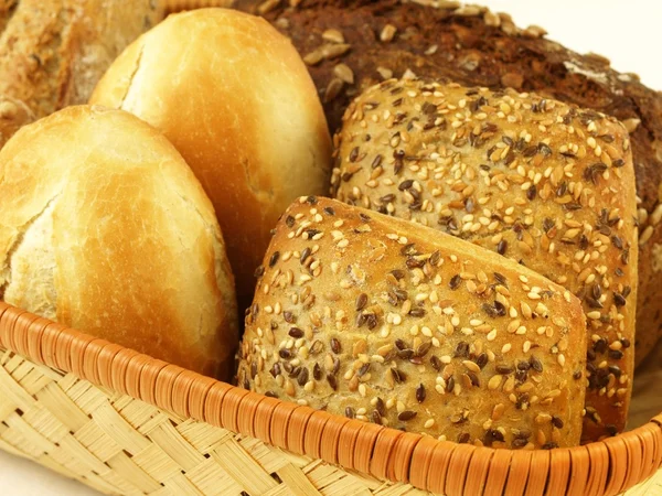 Brot im Korb, Nahaufnahme — Stockfoto