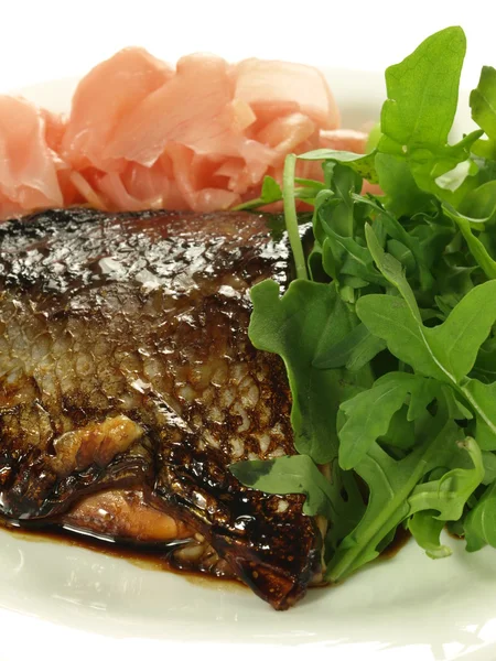 Fisch, Ingwer, Rucola — Stockfoto