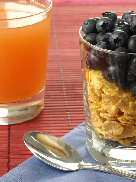Cornflakes, blueberries and juice — Stock Photo, Image