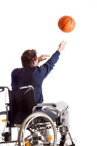 Disabled throwing basketball — Stock Photo, Image