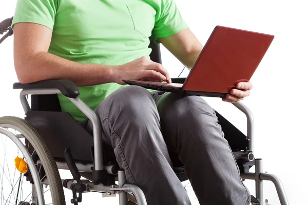 Behinderte mit Laptop — Stockfoto
