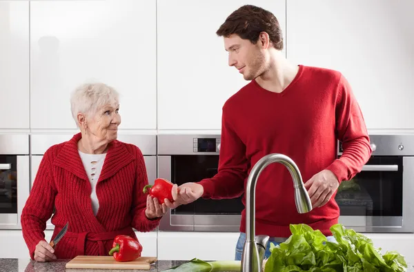 Gemeinsam kochen — Stockfoto