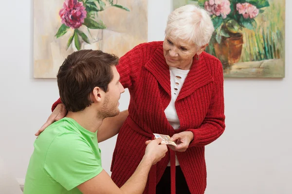 Il regalo della nonna — Foto Stock