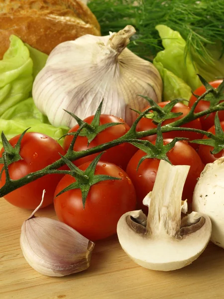 Tomates, ajo y setas —  Fotos de Stock