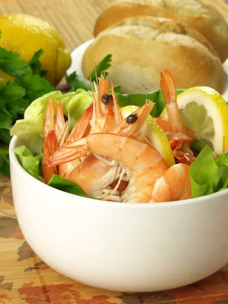 Dietary dish with prawns — Stock Photo, Image