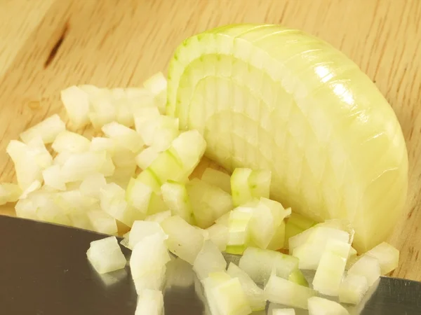 Zwiebelwürfel, hautnah — Stockfoto