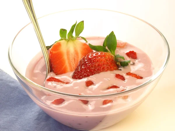 Bowl with yogurt, isolated — Stock Photo, Image