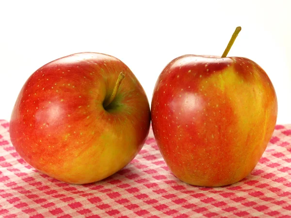 Jabłka, na białym tle — Zdjęcie stockowe