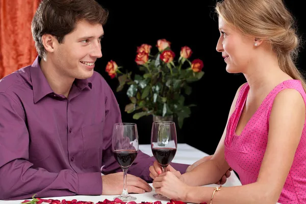 Cena romántica con vino — Foto de Stock