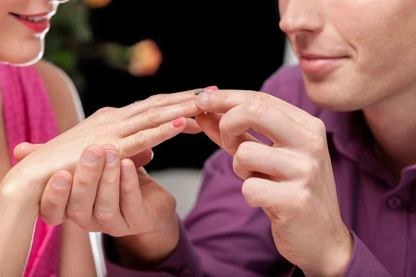 Primer plano del anillo de compromiso — Foto de Stock