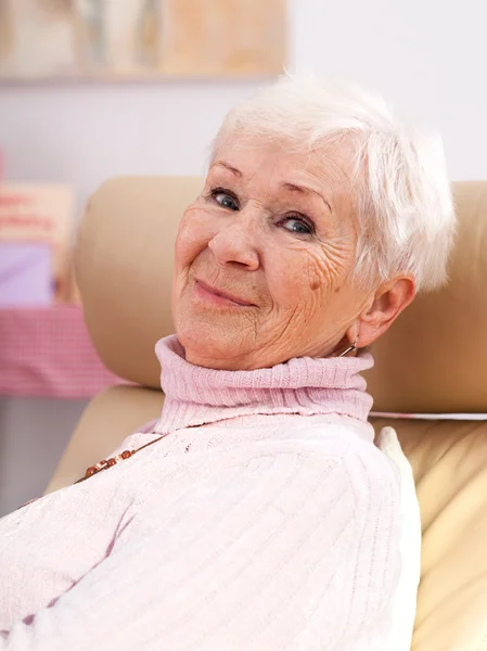 Šťastná babička s úsměvem — Stock fotografie