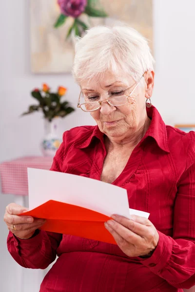 Il biglietto di compleanno della nonna. — Foto Stock