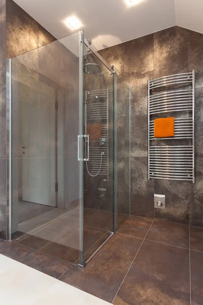Prosklený sprchový kout v koupelně — Stock fotografie