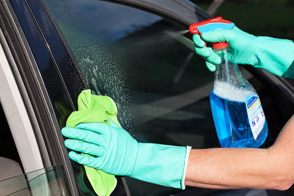 Lavado de ventanas de coche —  Fotos de Stock