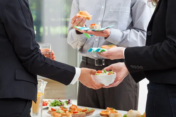 Business-ontbijt in het kantoor — Stockfoto