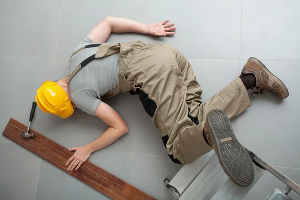 Fall from a ladder — Stock Photo, Image