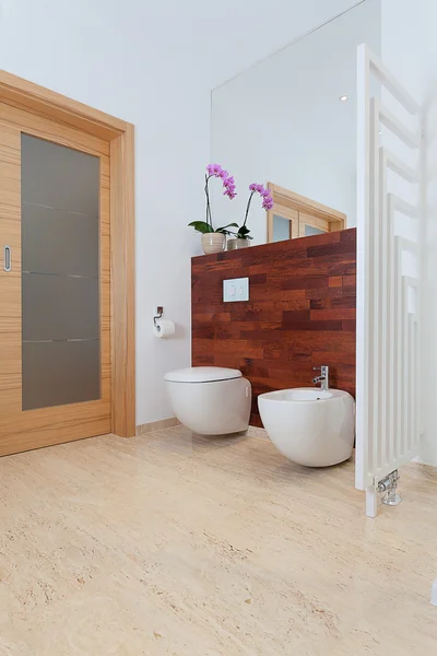 Bright bathroom — Stock Photo, Image