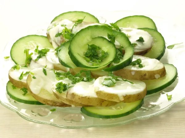 Slices of potato and cucumber — Stock Photo, Image