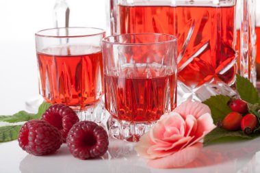 Ahududu likörü hizmet teklifi